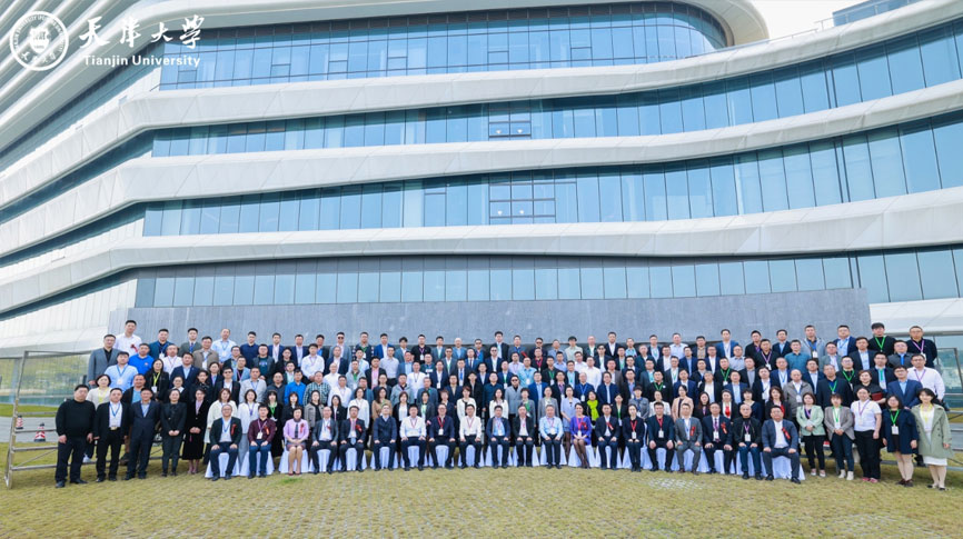 雷茨風(fēng)機總經(jīng)理吳炎光應(yīng)邀出席“環(huán)保一家人”高端晚宴